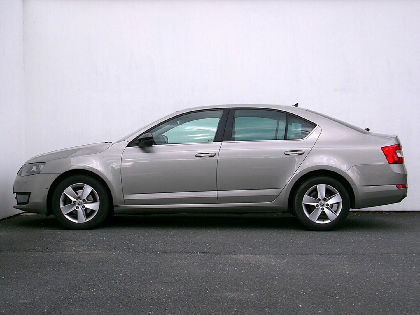 O419V07798_12.webp_OCTAVIA Green Line 1.6 TDI 81 kW manuál
