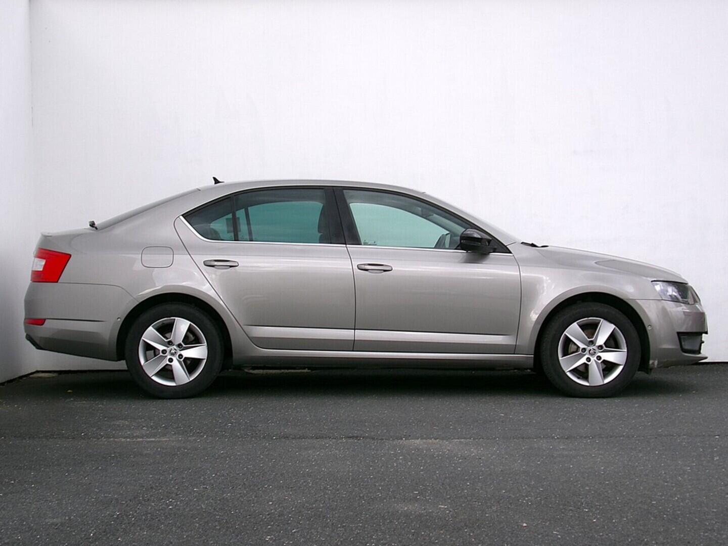 O419V07798_16.webp_OCTAVIA Green Line 1.6 TDI 81 kW manuál
