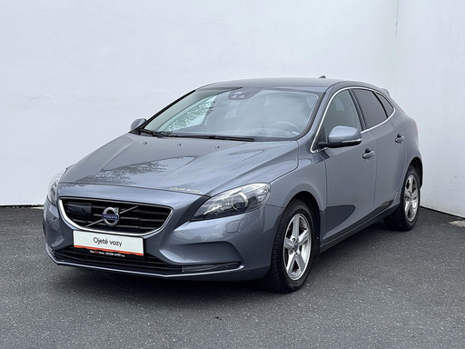 V40 Momentum 2.0  110 kW automat, DPH