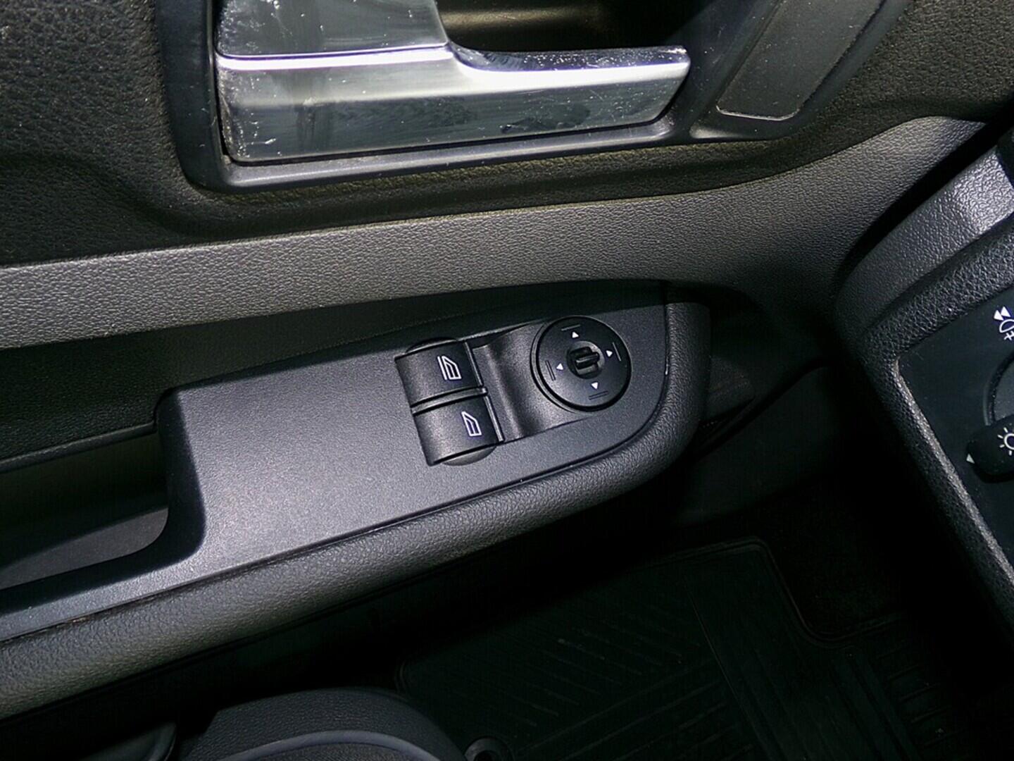 O419V07816_21.webp_FOCUS Trend 1.6  74 kW manuál