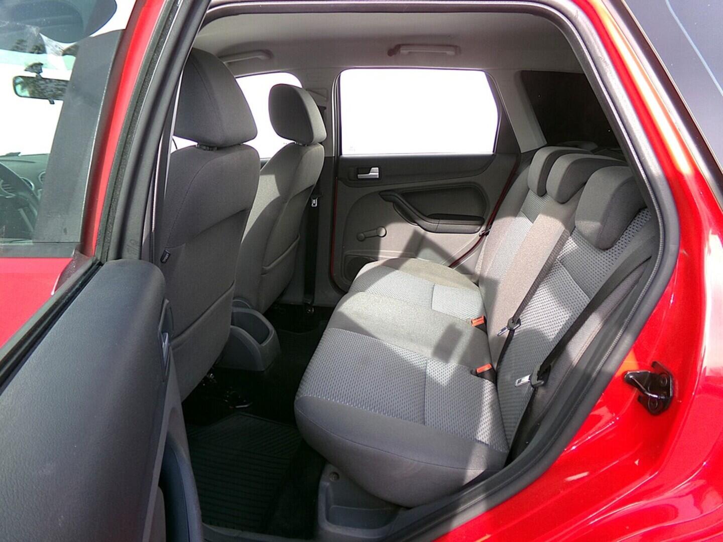 O419V07816_28.webp_FOCUS Trend 1.6  74 kW manuál