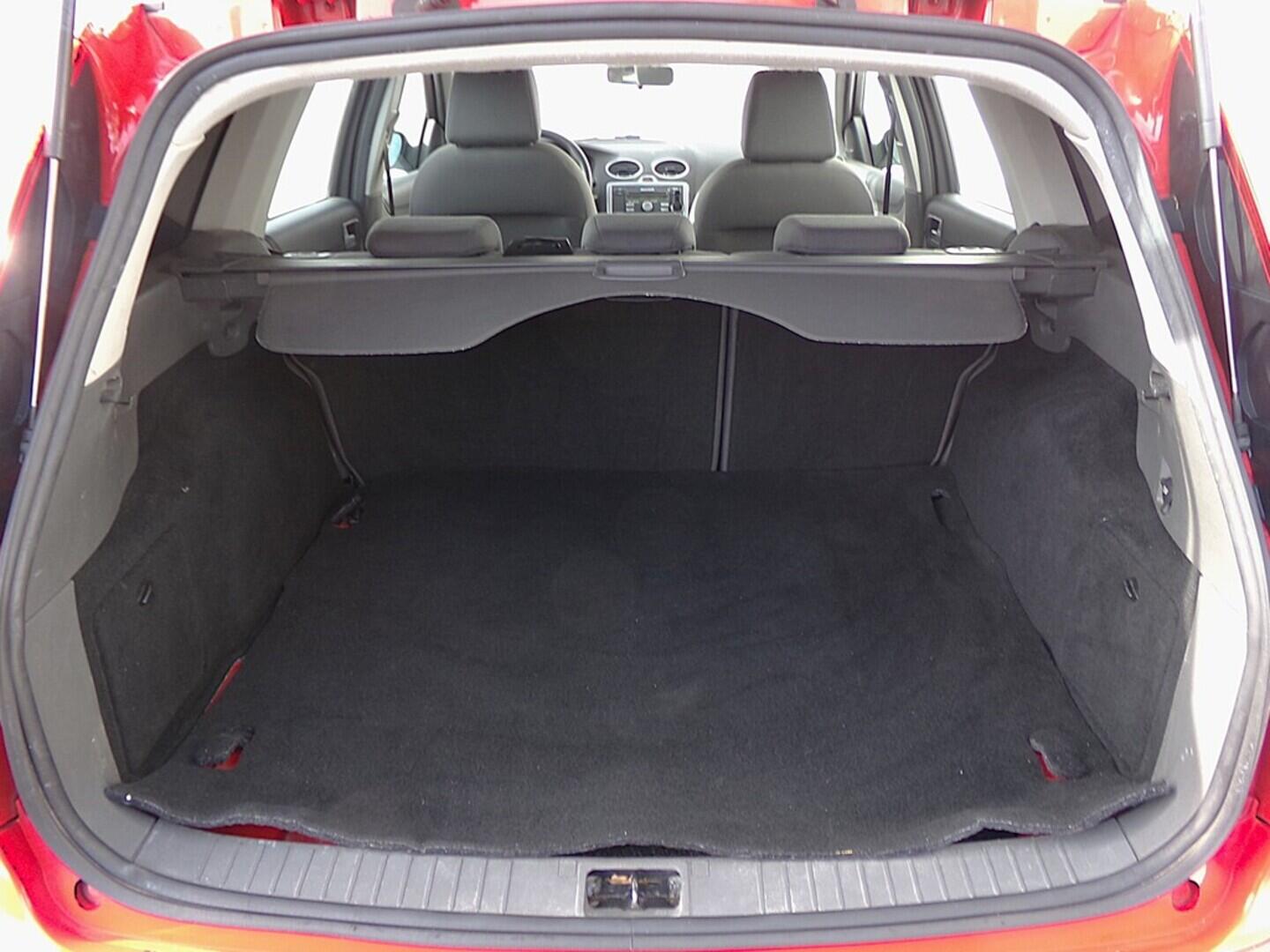 O419V07816_29.webp_FOCUS Trend 1.6  74 kW manuál