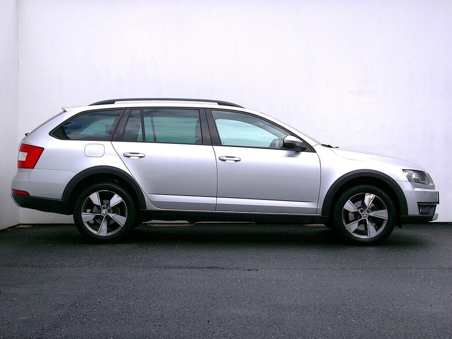 O419V07823_16.webp_OCTAVIA Scout 2.0 TDI 135 kW automat