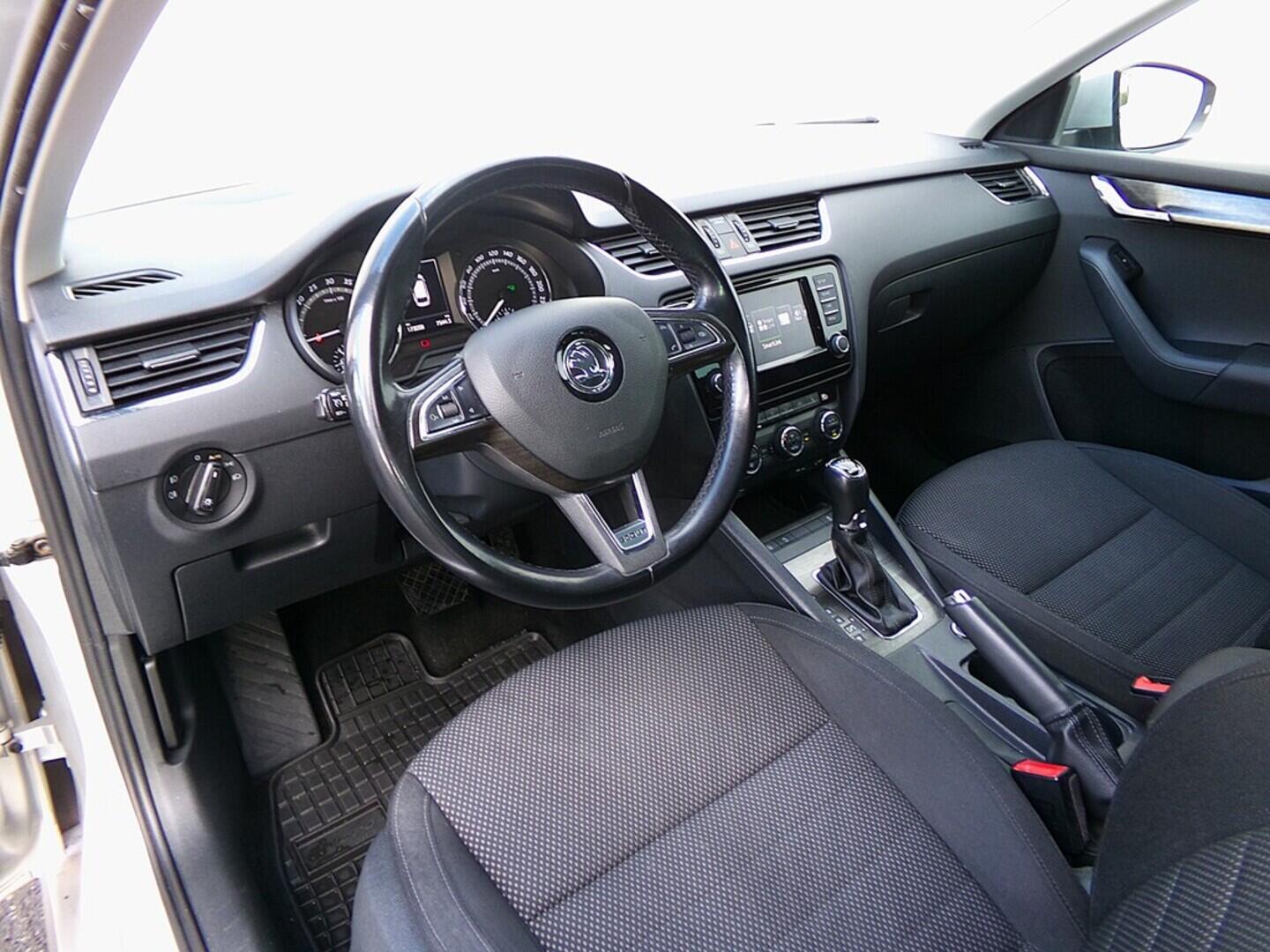 O419V07823_19.webp_OCTAVIA Scout 2.0 TDI 135 kW automat