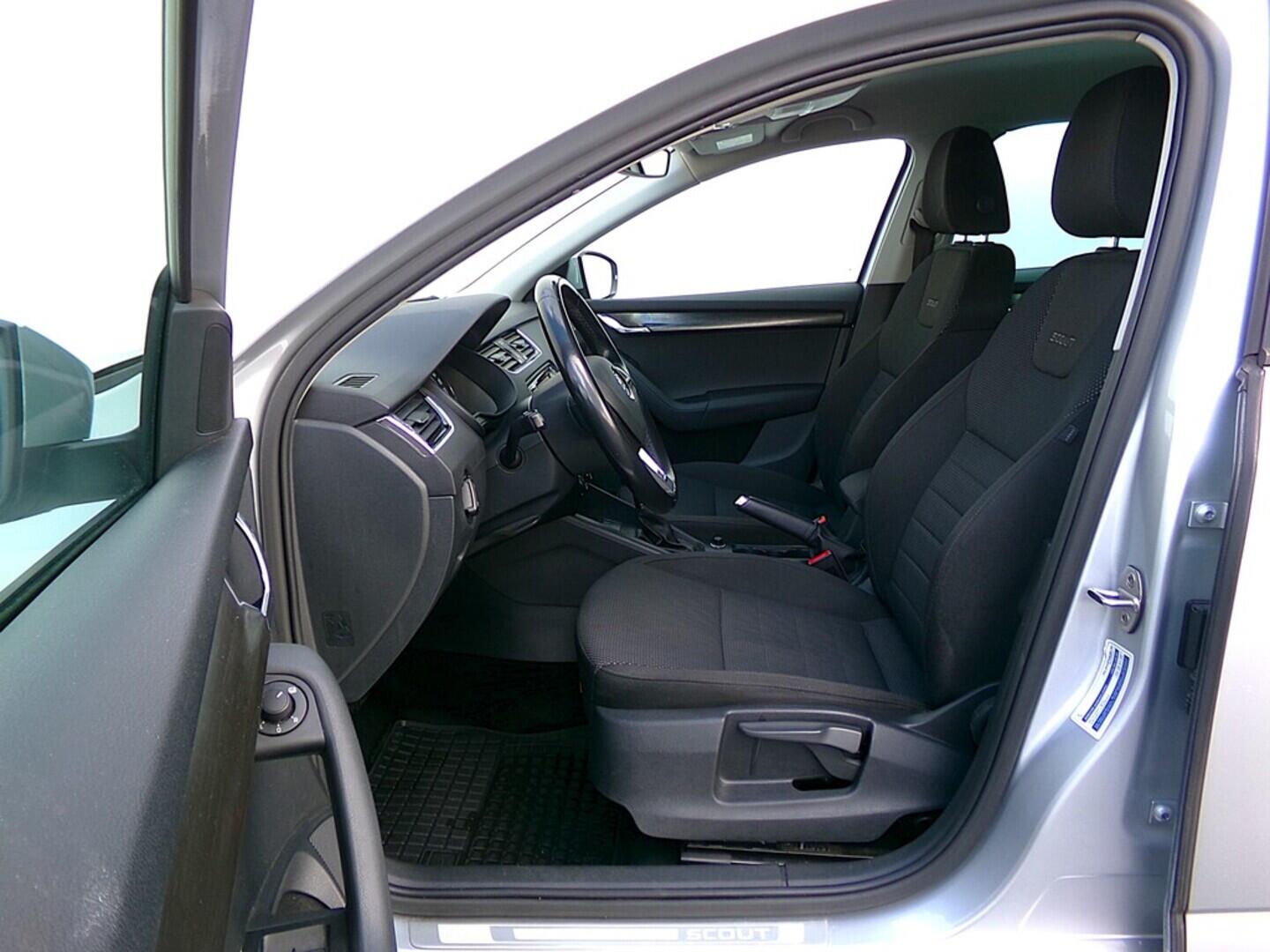 O419V07823_20.webp_OCTAVIA Scout 2.0 TDI 135 kW automat