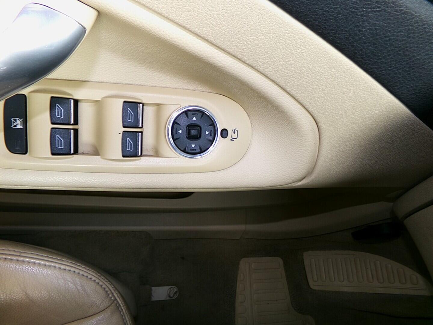 O419V07826_21.webp_MONDEO Ghia 2.3 Duratec 118 kW automat