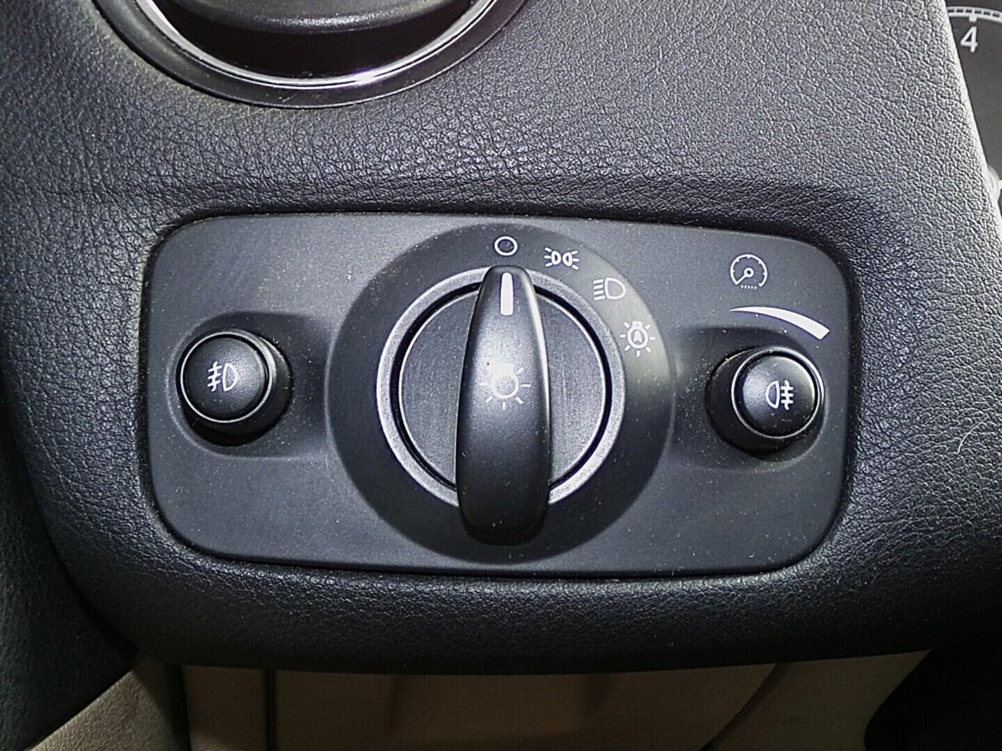 O419V07826_22.webp_MONDEO Ghia 2.3 Duratec 118 kW automat