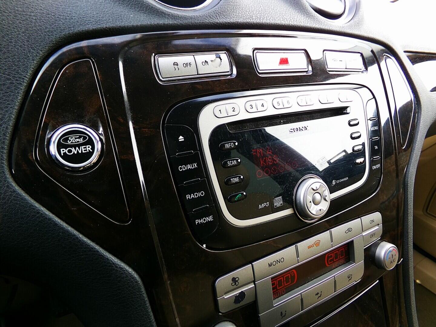 O419V07826_25.webp_MONDEO Ghia 2.3 Duratec 118 kW automat