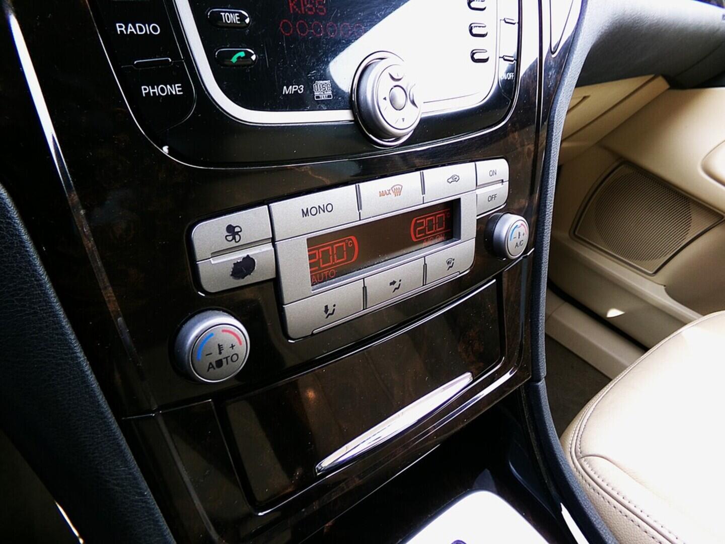 O419V07826_27.webp_MONDEO Ghia 2.3 Duratec 118 kW automat