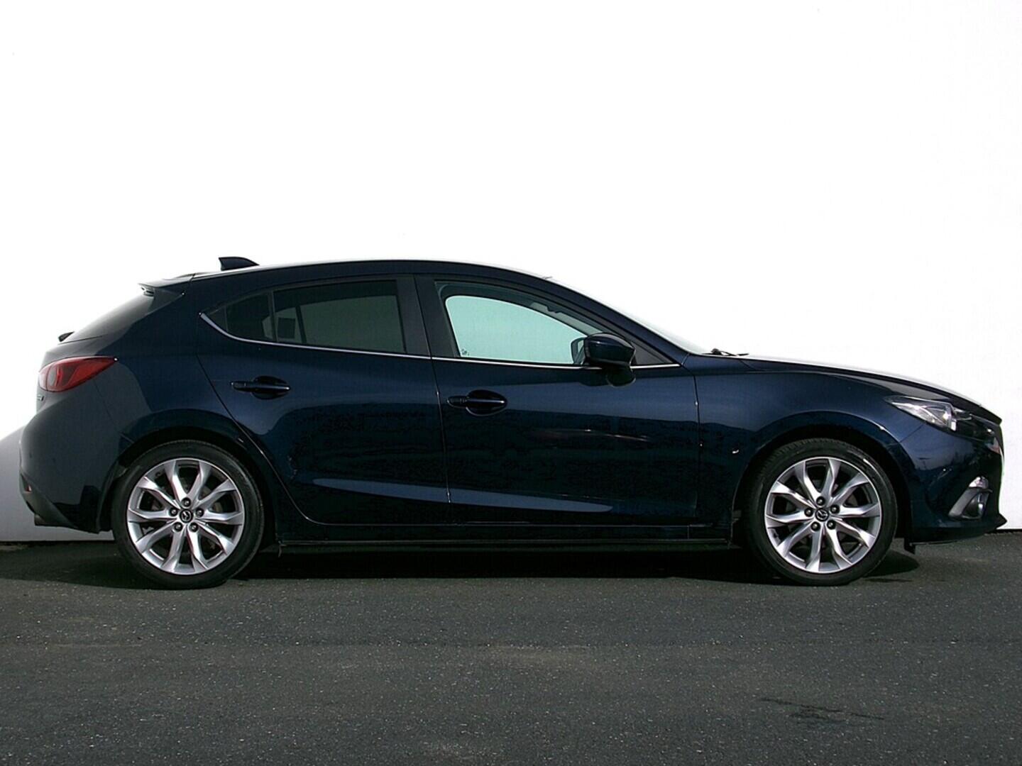 O419V07828_16.webp_3 Revolution 2.0  88 kW manuál