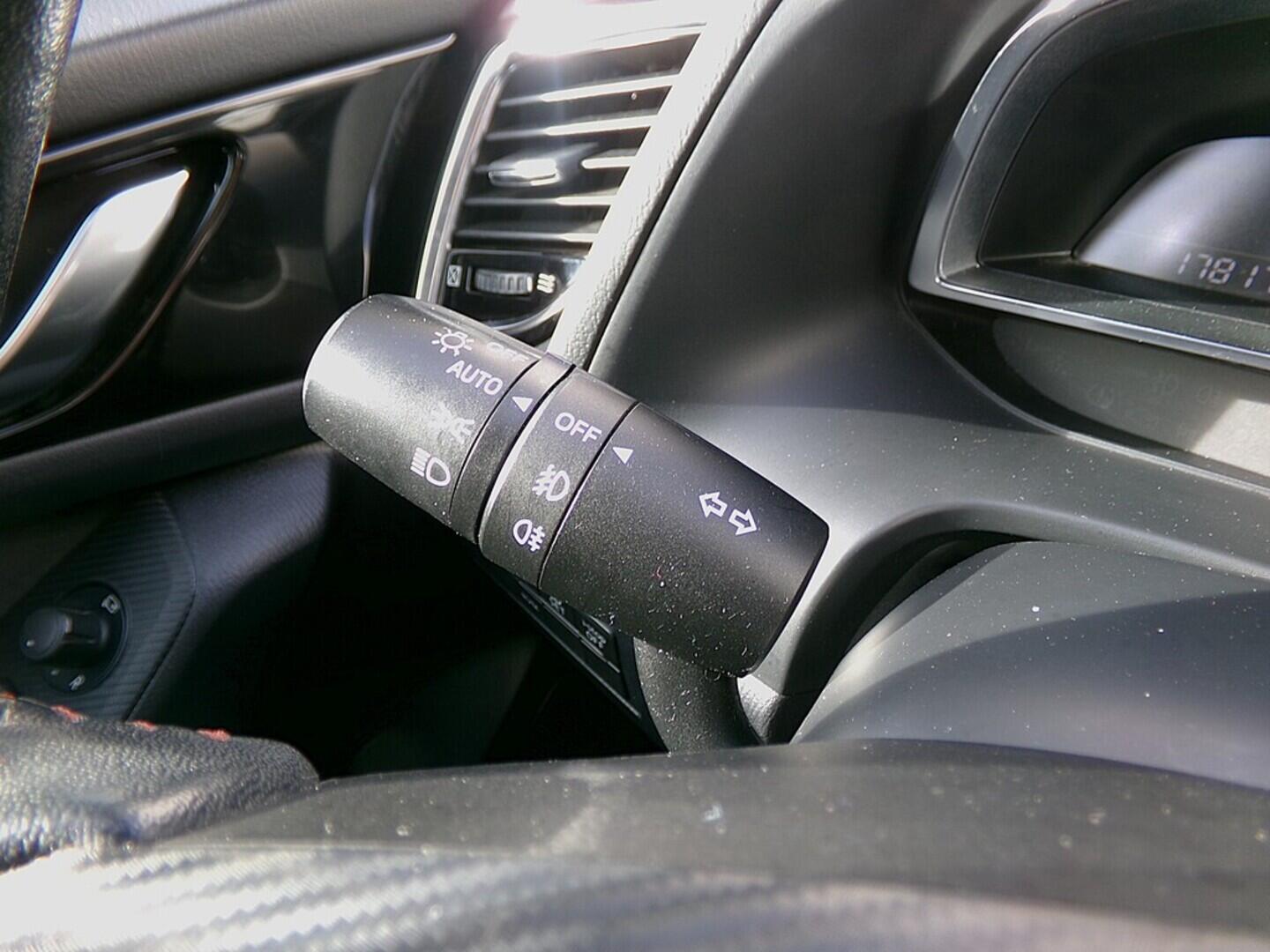 O419V07828_23.webp_3 Revolution 2.0  88 kW manuál