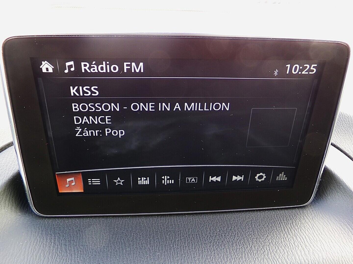 O419V07828_29.webp_3 Revolution 2.0  88 kW manuál