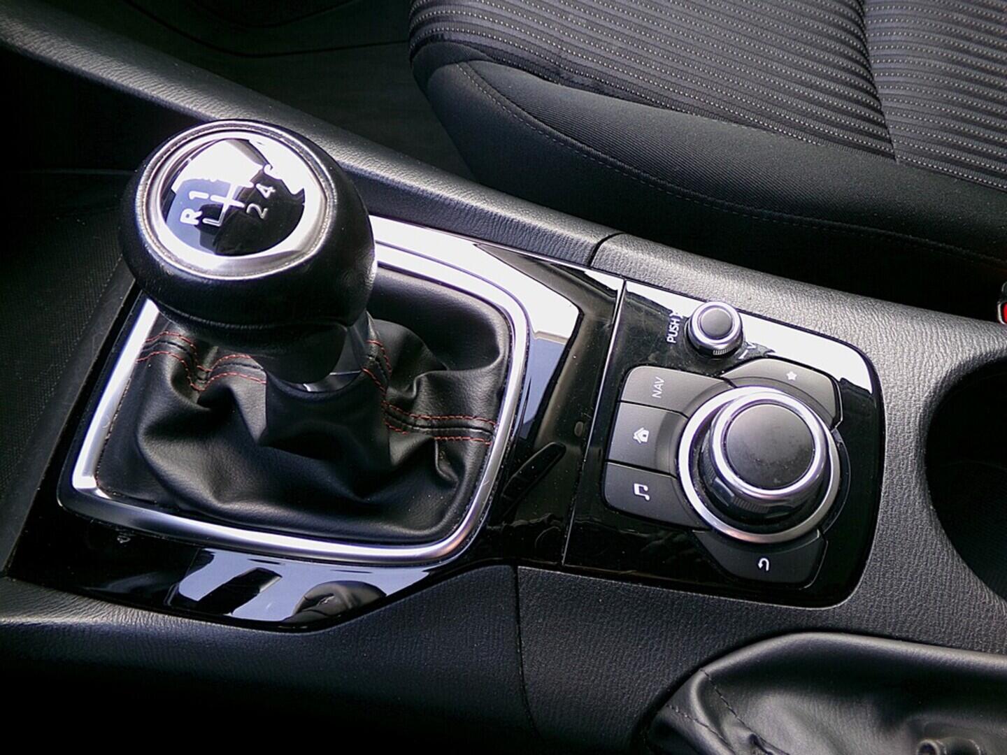 O419V07828_32.webp_3 Revolution 2.0  88 kW manuál