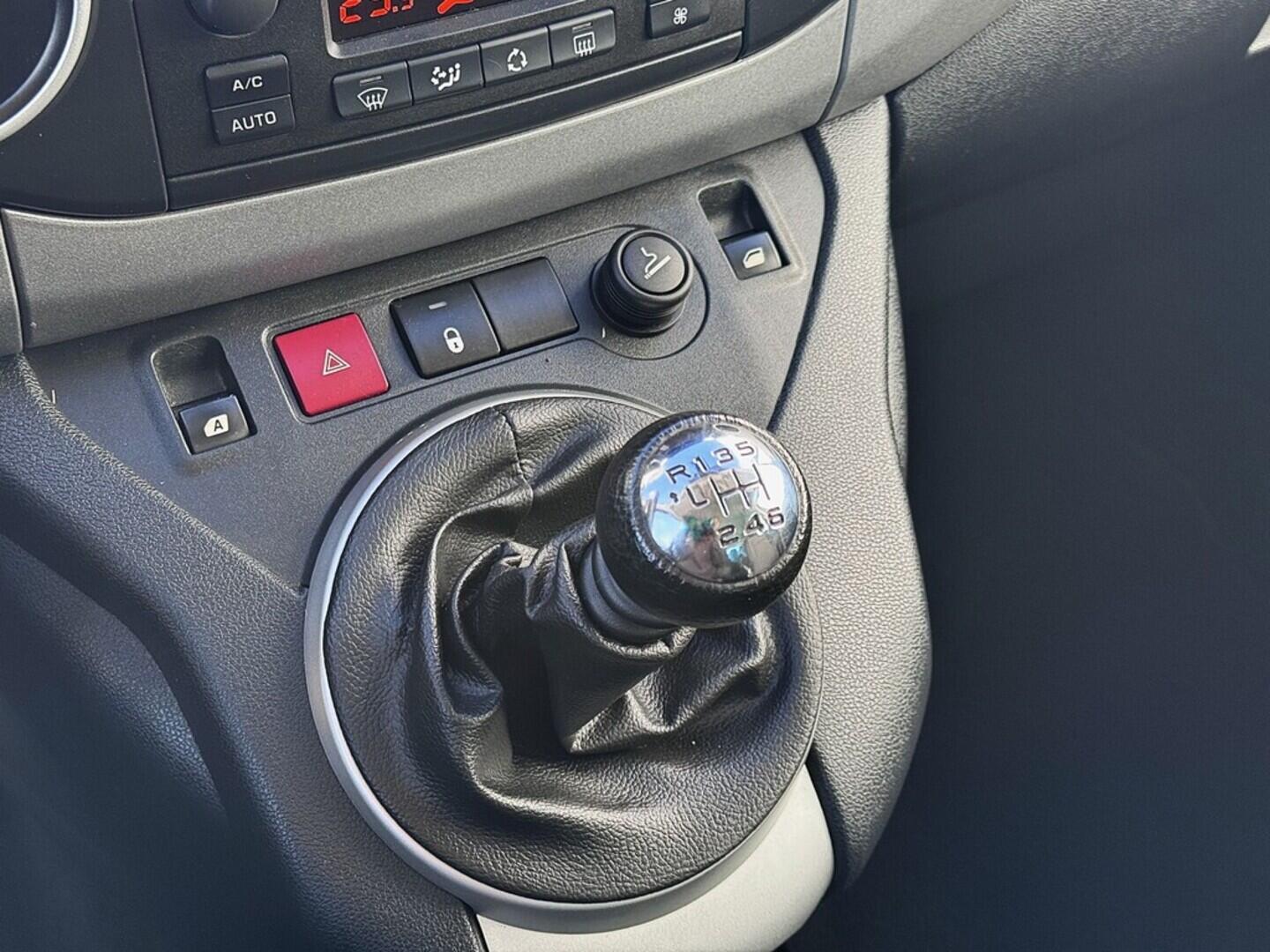 O419V07829_29.webp_BERLINGO Shine 1.6 Blue Hdi 88 kW manuál, DPH