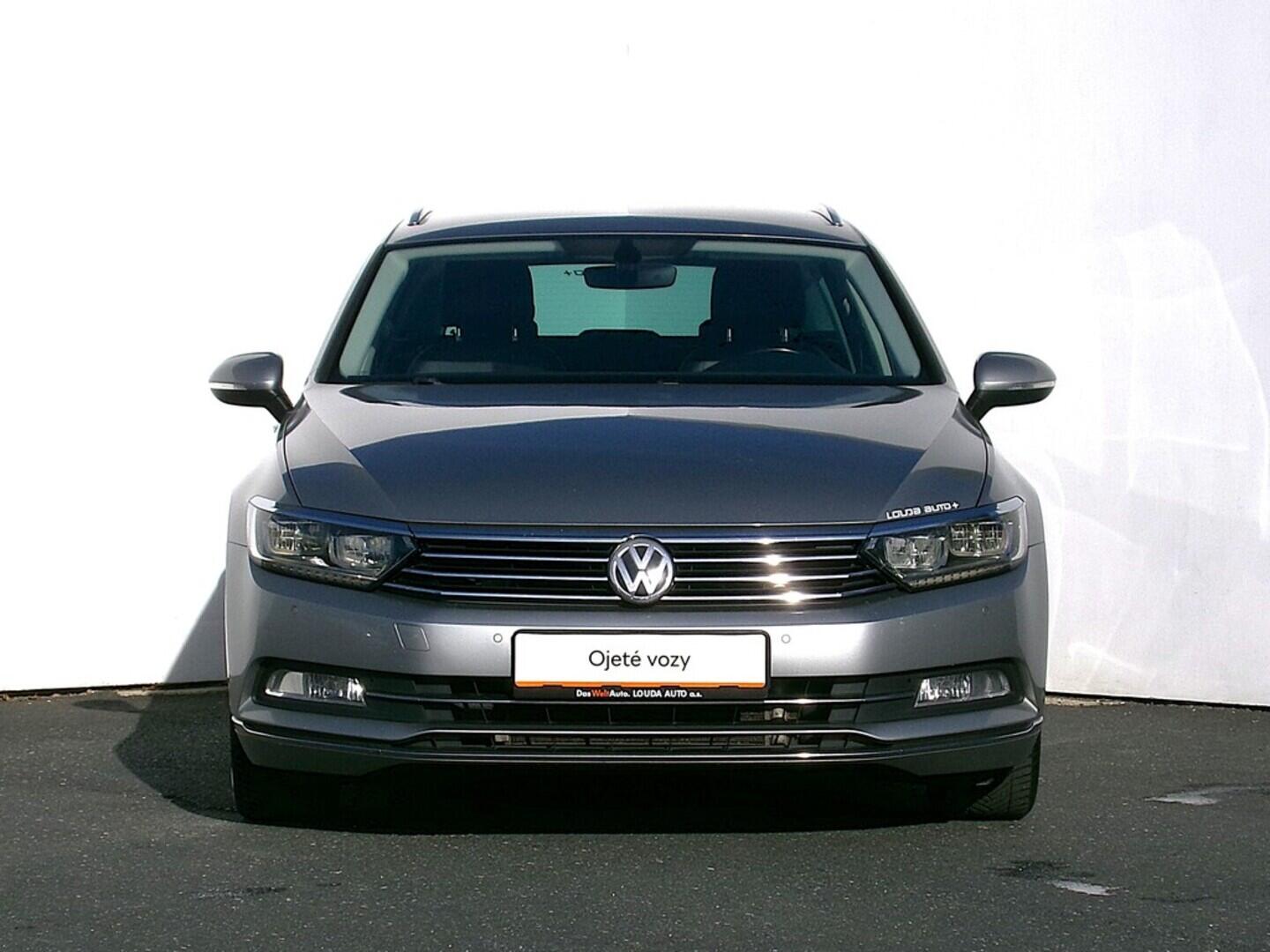 O419V07830_13.webp_PASSAT Highline 2.0 TDI 110 kW automat
