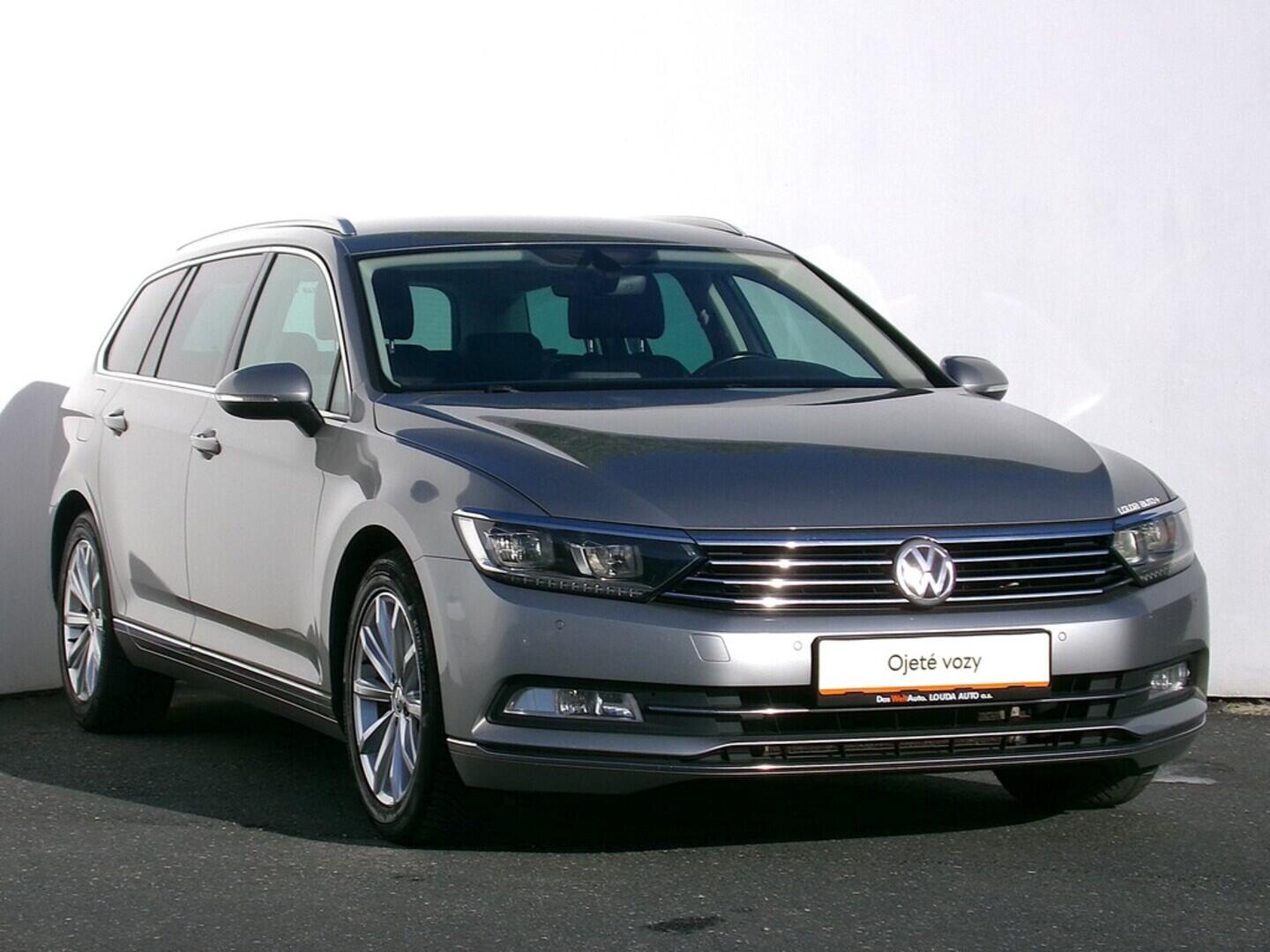O419V07830_14.webp_PASSAT Highline 2.0 TDI 110 kW automat