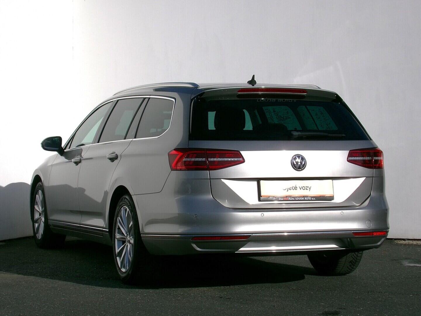 O419V07830_15.webp_PASSAT Highline 2.0 TDI 110 kW automat