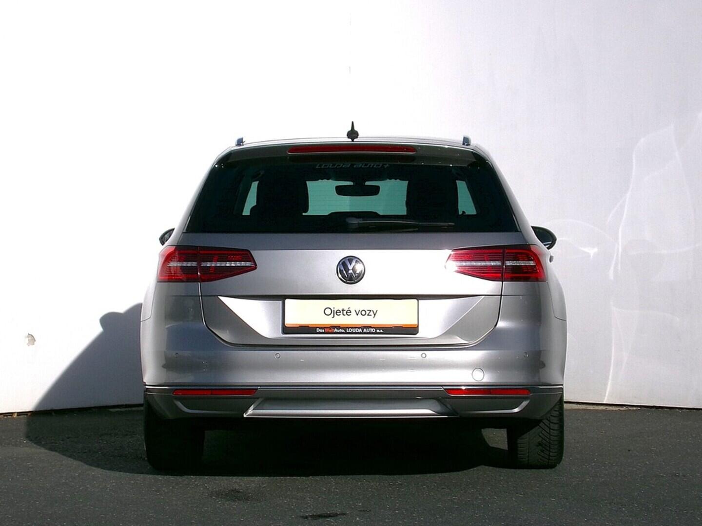 O419V07830_17.webp_PASSAT Highline 2.0 TDI 110 kW automat
