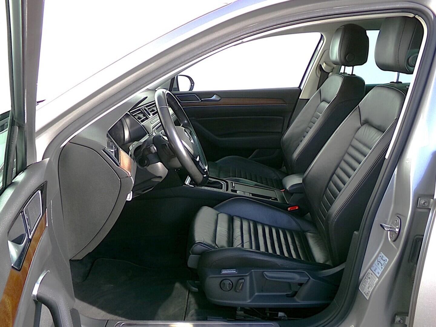 O419V07830_20.webp_PASSAT Highline 2.0 TDI 110 kW automat