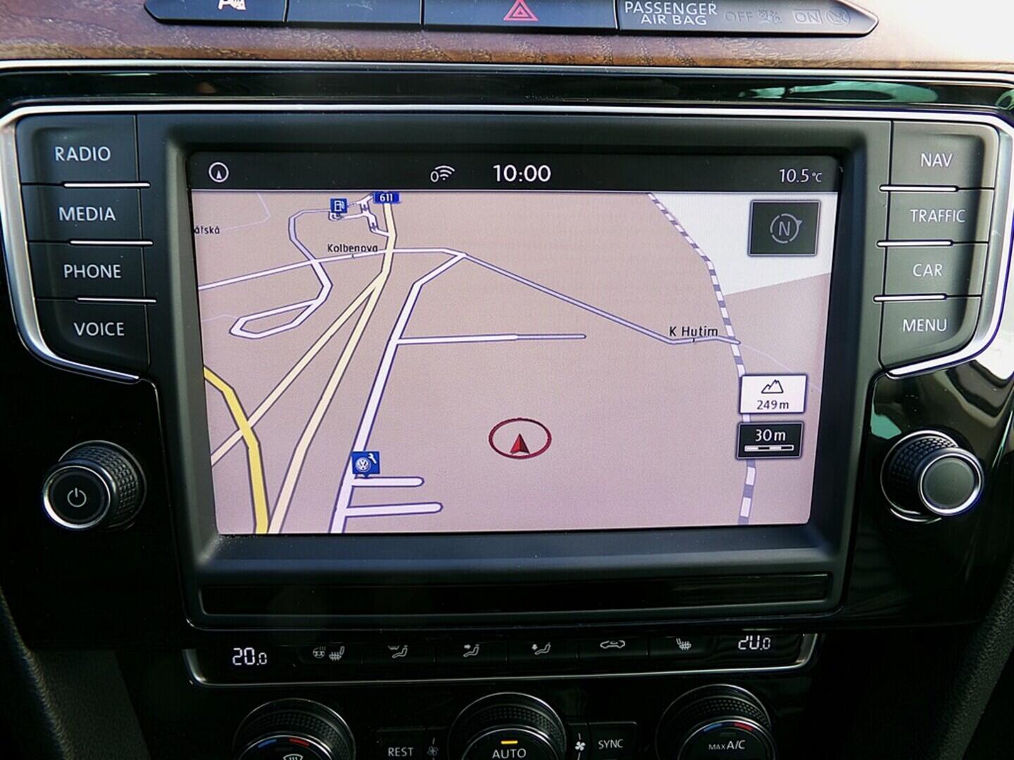 O419V07830_26.webp_PASSAT Highline 2.0 TDI 110 kW automat