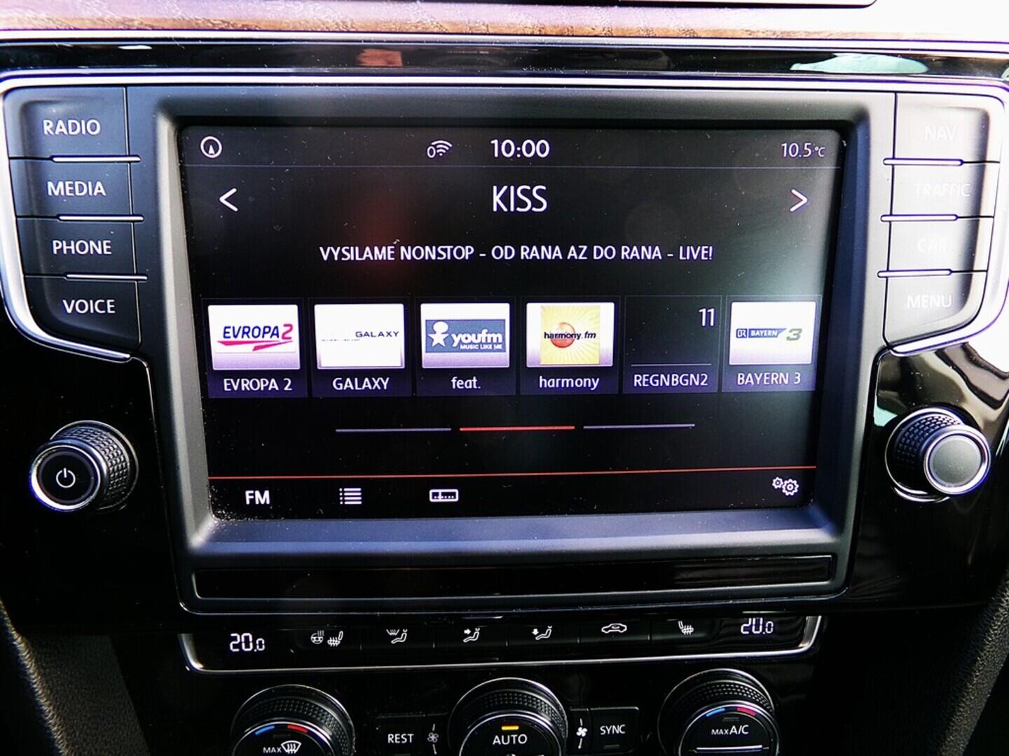 O419V07830_27.webp_PASSAT Highline 2.0 TDI 110 kW automat