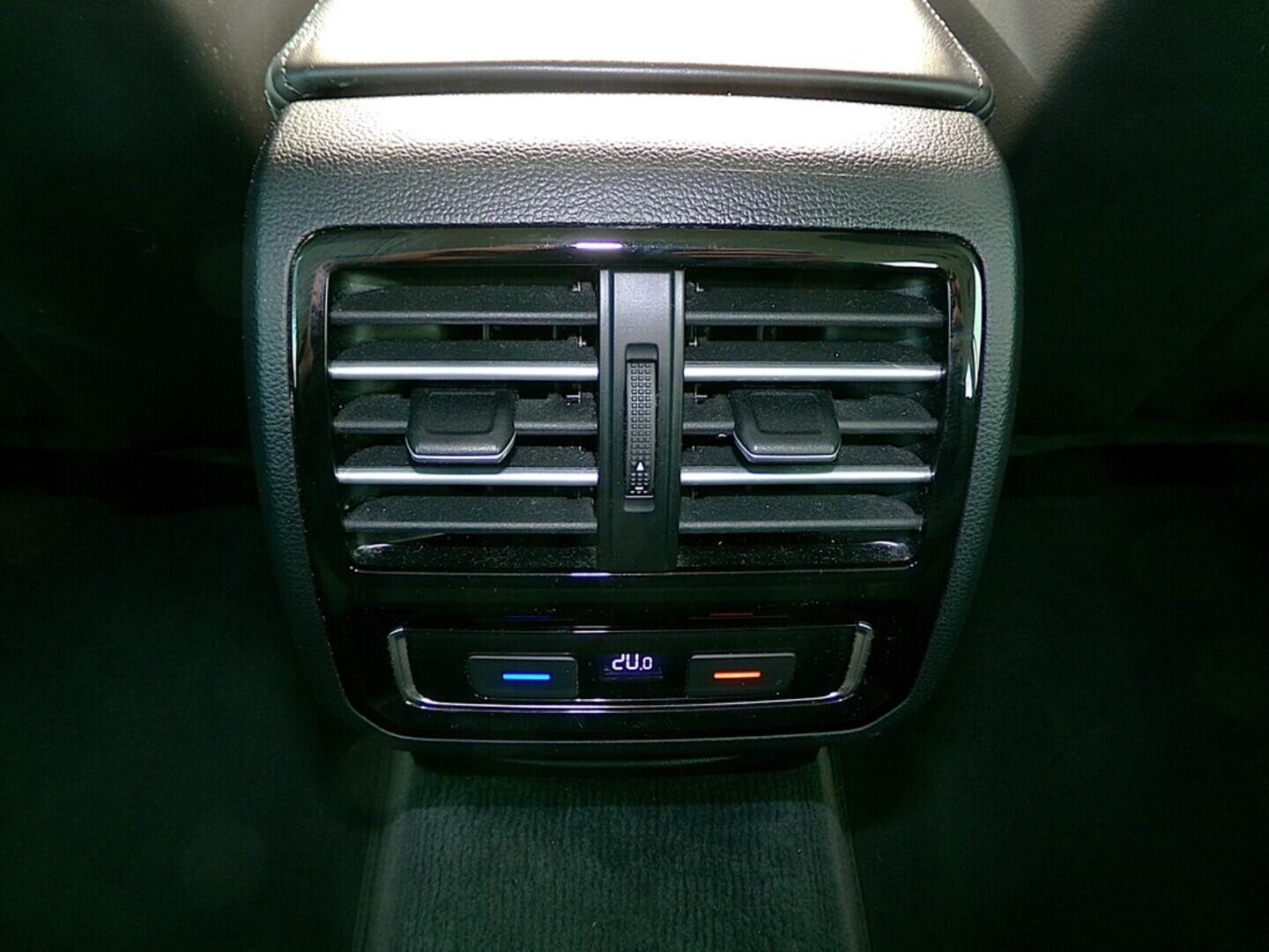 O419V07830_30.webp_PASSAT Highline 2.0 TDI 110 kW automat