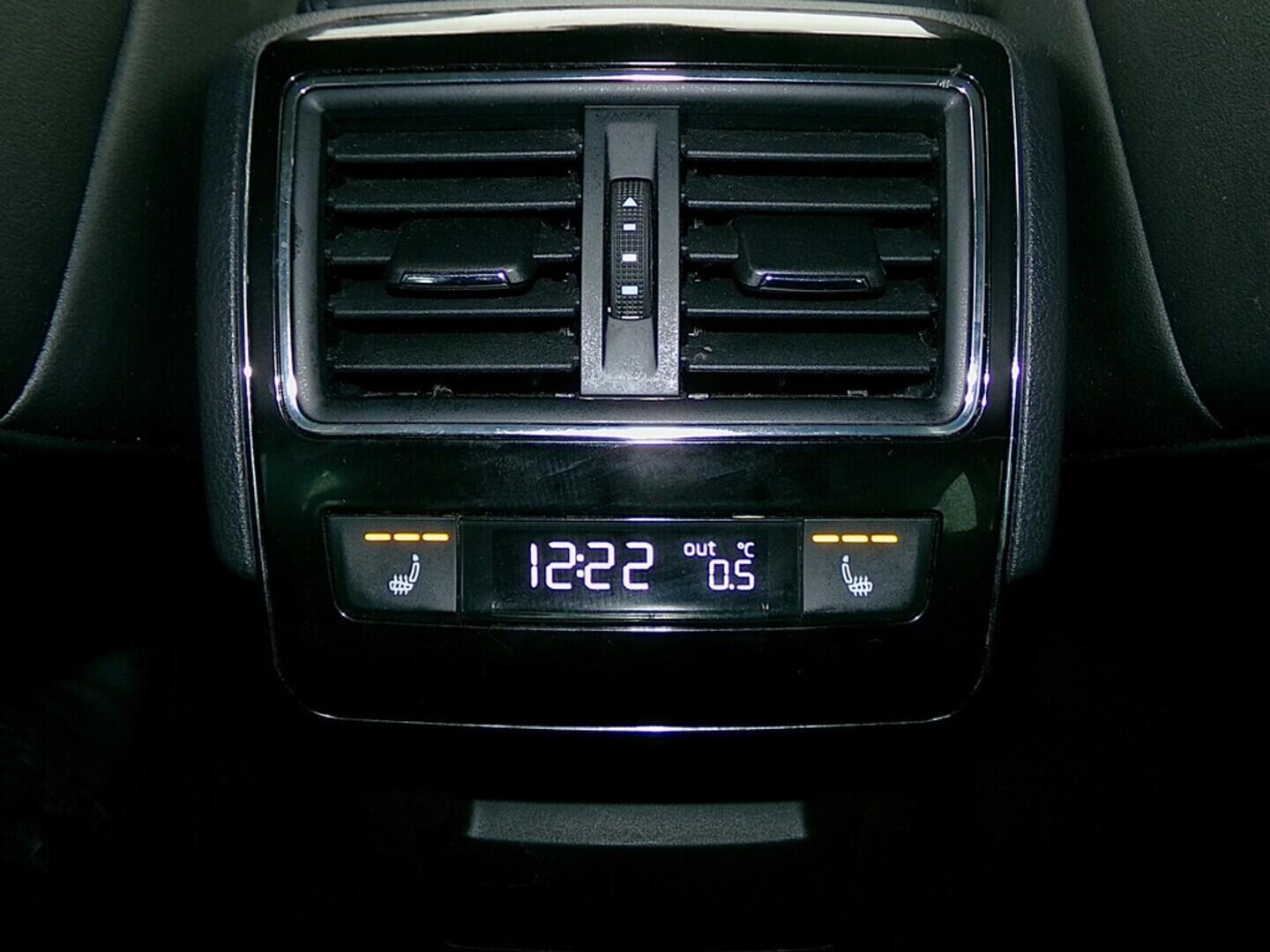 O419V07833_35.webp_SUPERB  2.0 TDI 147 kW automat, DPH