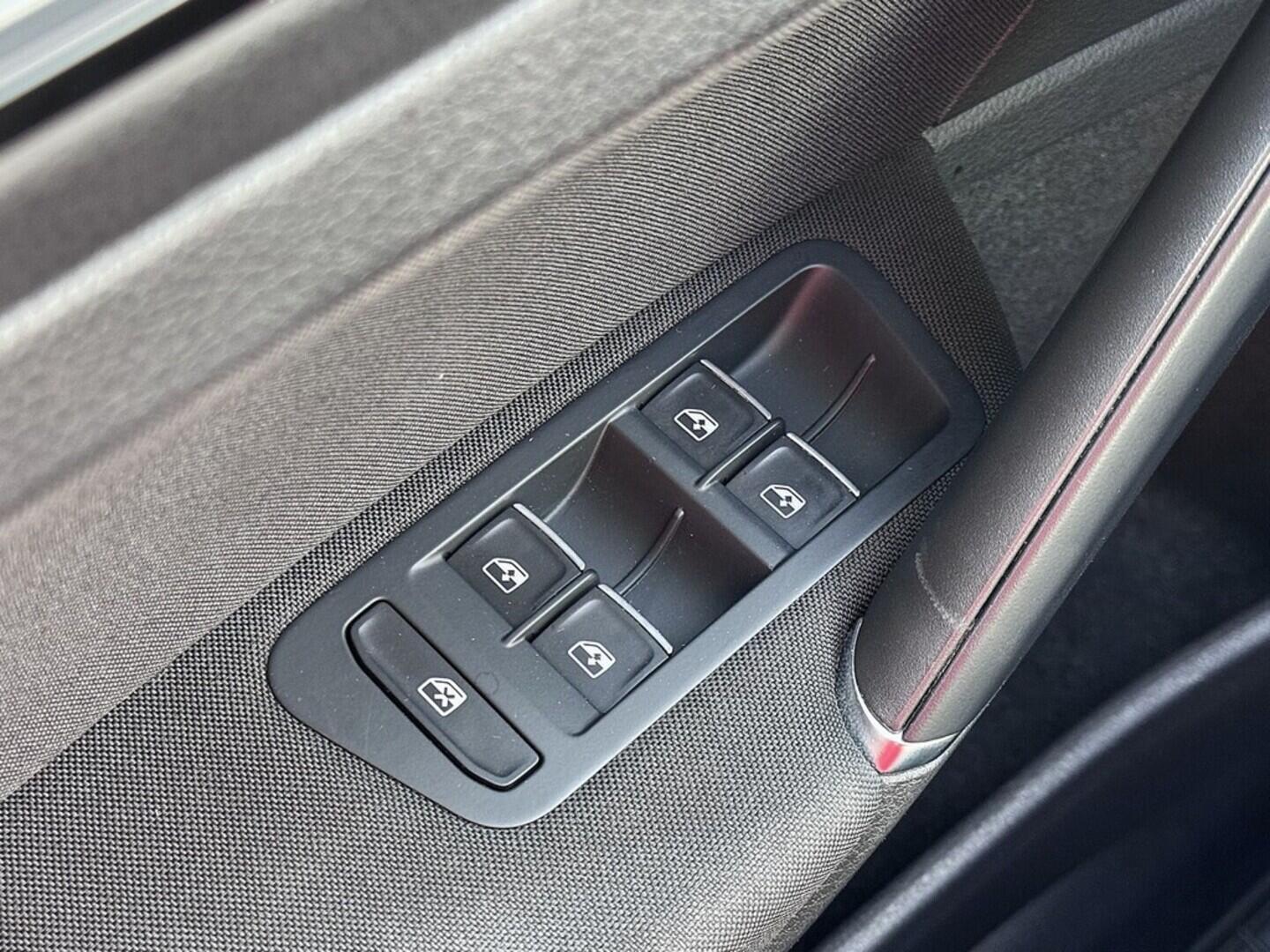 O419V07839_21.webp_GOLF Highline 1.5 TGI 96 kW automat, DPH