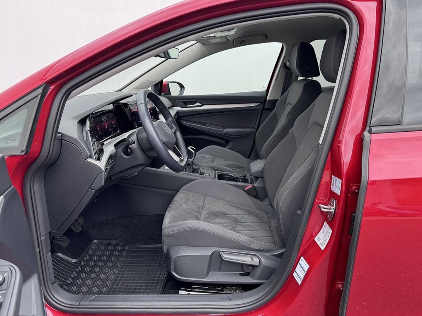 O419V07846_20.webp_GOLF Life 1.5 TSI 96 kW manuál