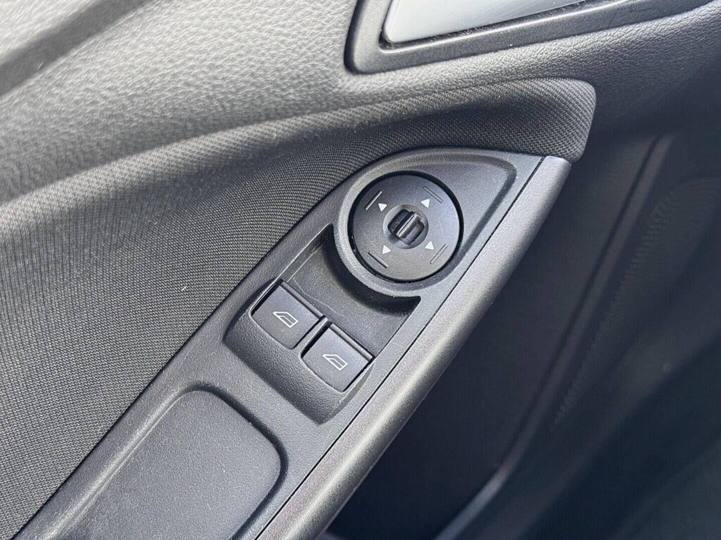 O419V07847_21.webp_FOCUS Trend 1.5  70 kW manuál, DPH