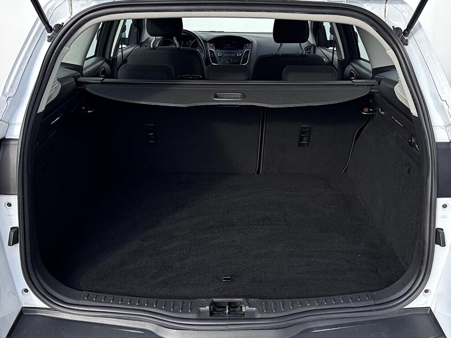 O419V07847_31.webp_FOCUS Trend 1.5  70 kW manuál, DPH