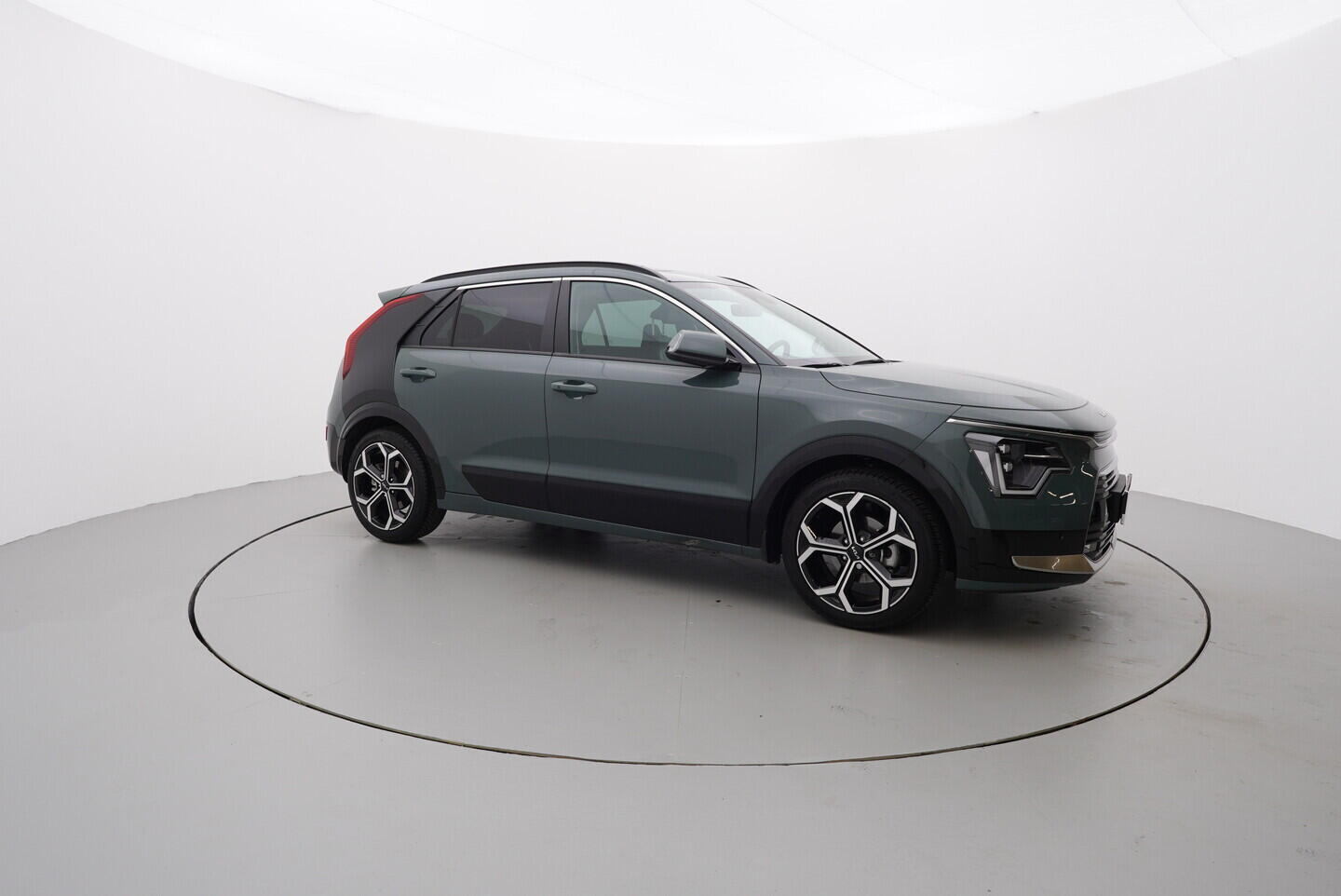 O419V07852_16.webp_NIRO Premium 1.6 hybrid 77 kW automat