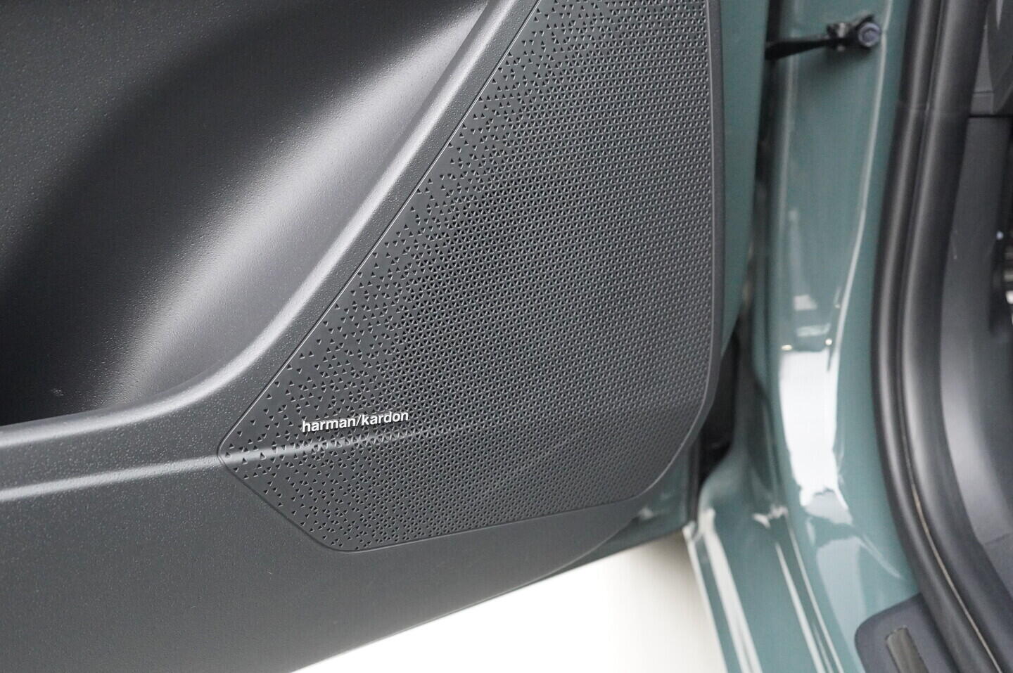 O419V07852_19.webp_NIRO Premium 1.6 hybrid 77 kW automat