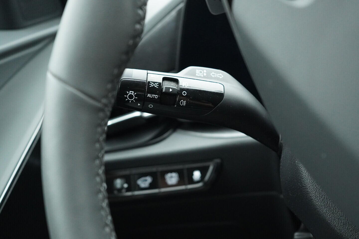 O419V07852_21.webp_NIRO Premium 1.6 hybrid 77 kW automat