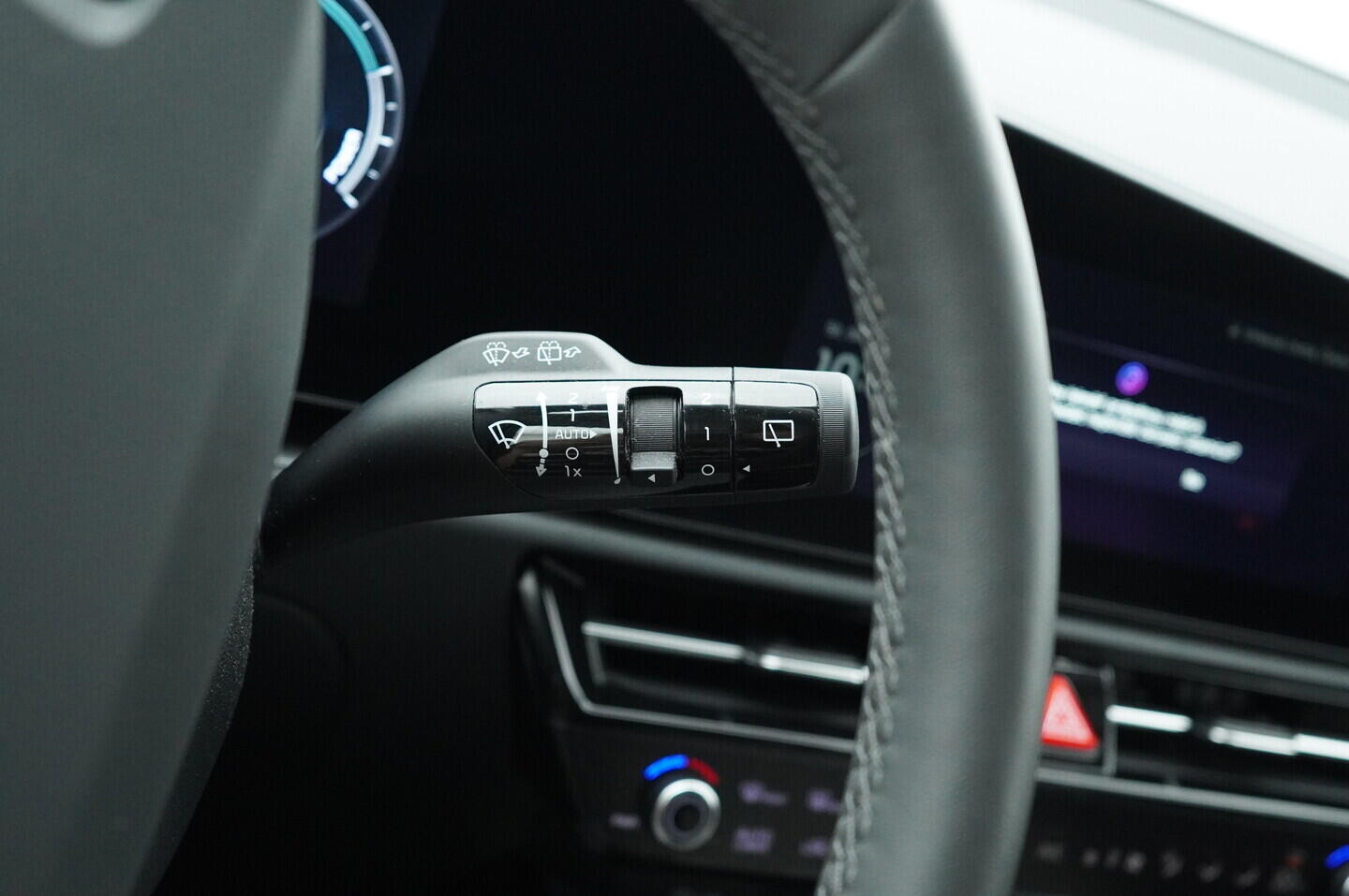 O419V07852_22.webp_NIRO Premium 1.6 hybrid 77 kW automat