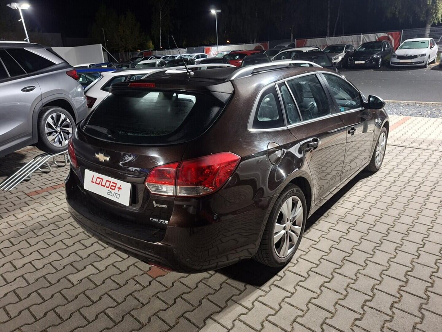 O419V07855_11.webp_CRUZE  1.4  103 kW manuál