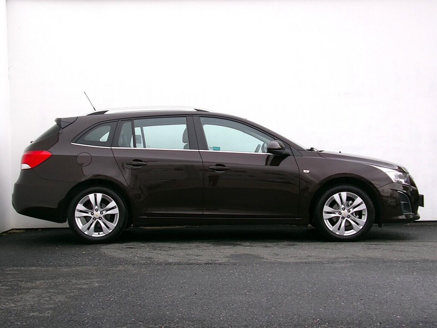 O419V07855_16.webp_CRUZE  1.4  103 kW manuál