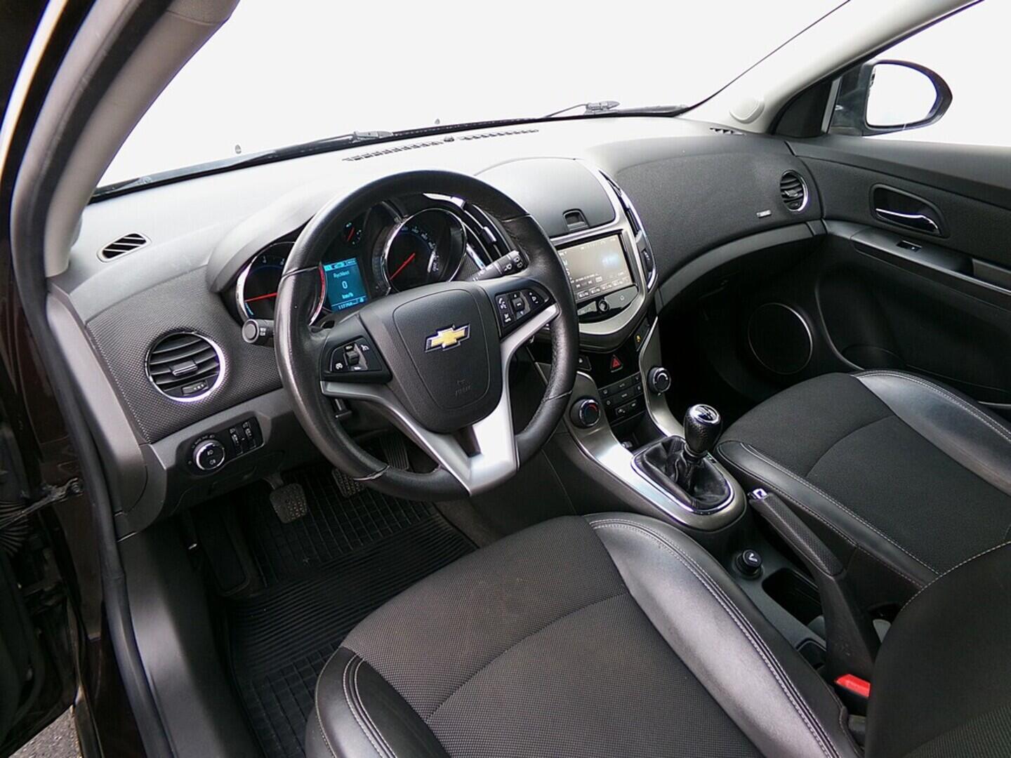 O419V07855_19.webp_CRUZE  1.4  103 kW manuál