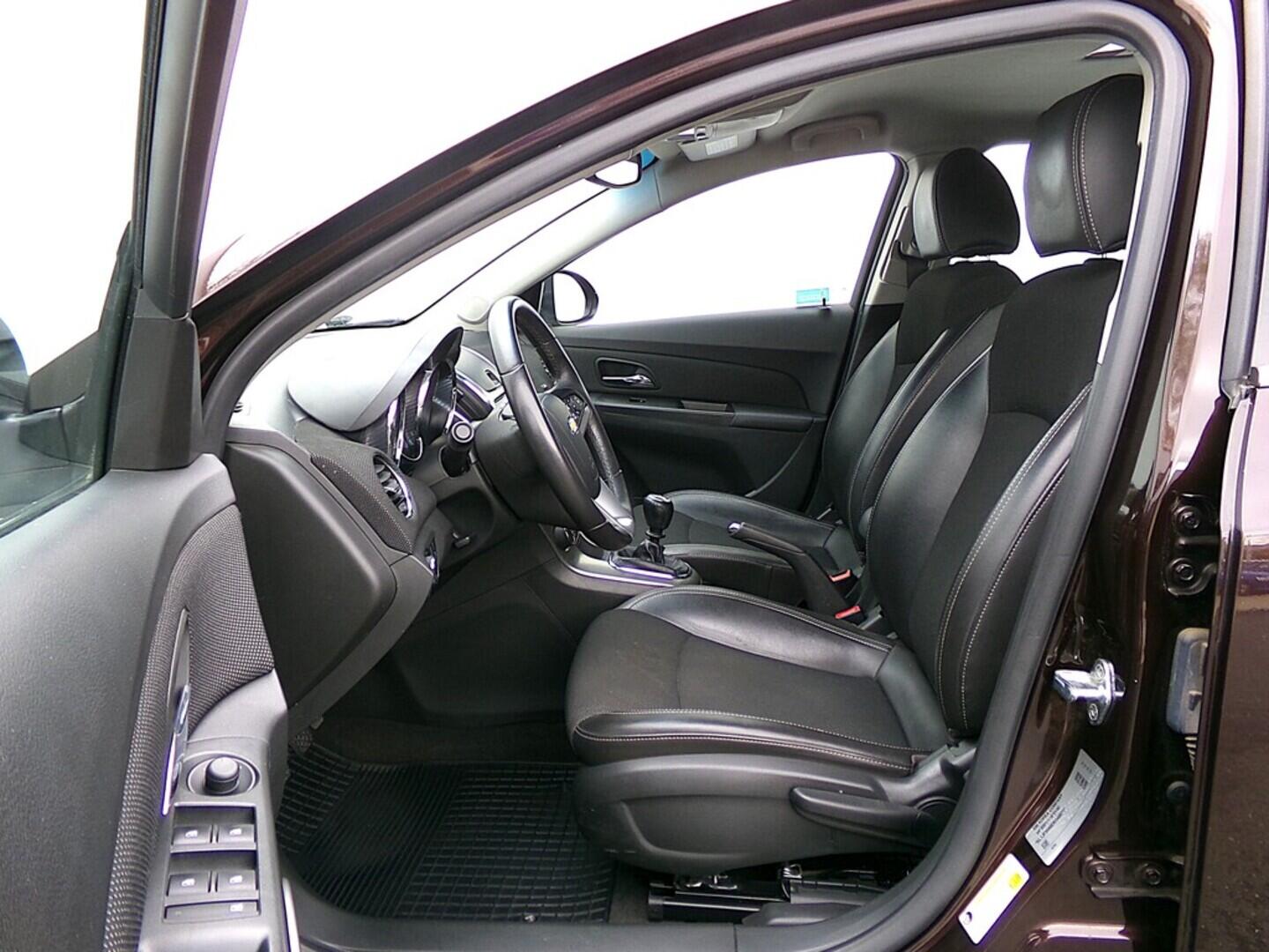 O419V07855_20.webp_CRUZE  1.4  103 kW manuál