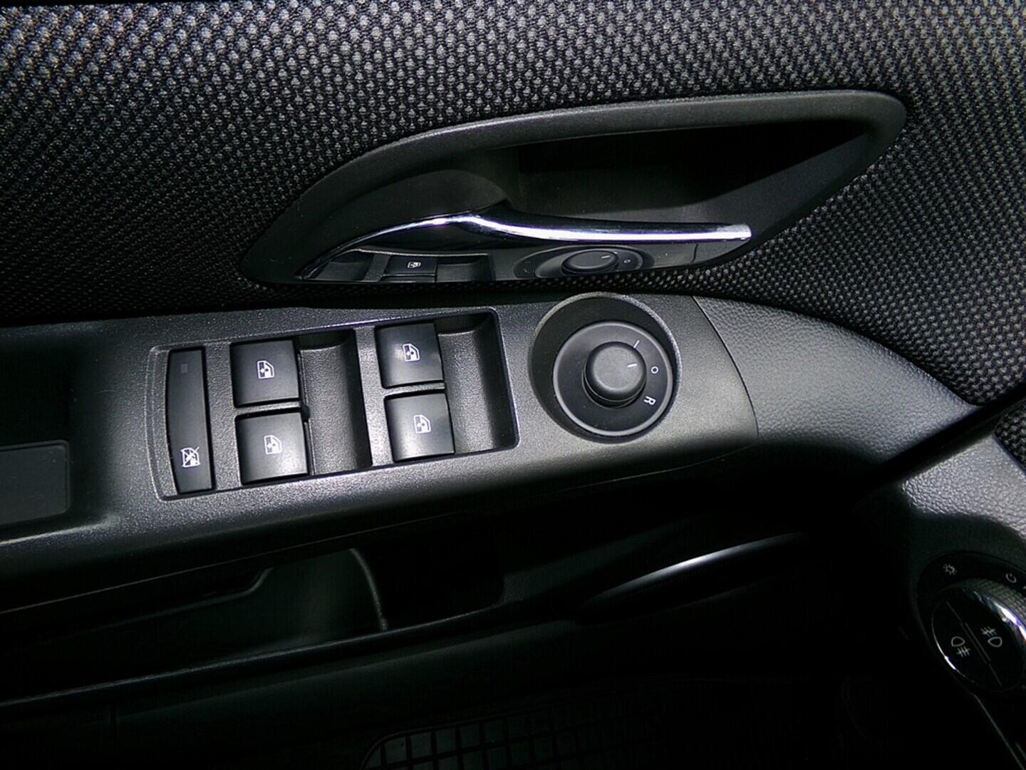 O419V07855_21.webp_CRUZE  1.4  103 kW manuál