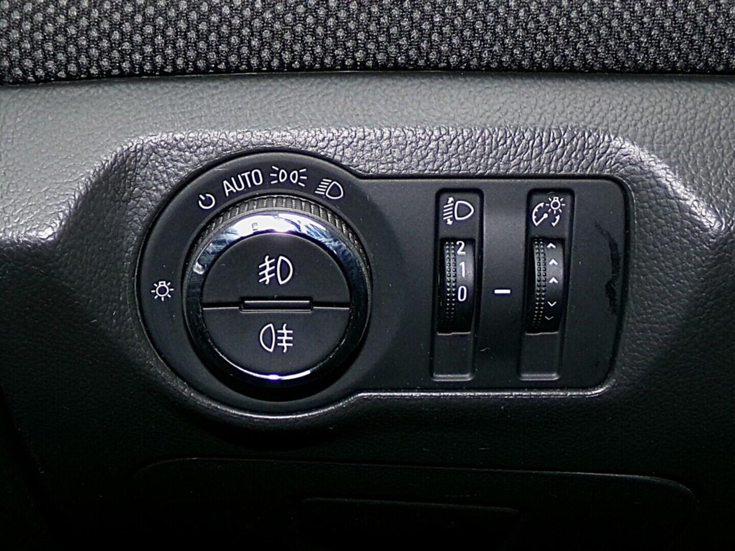 O419V07855_22.webp_CRUZE  1.4  103 kW manuál