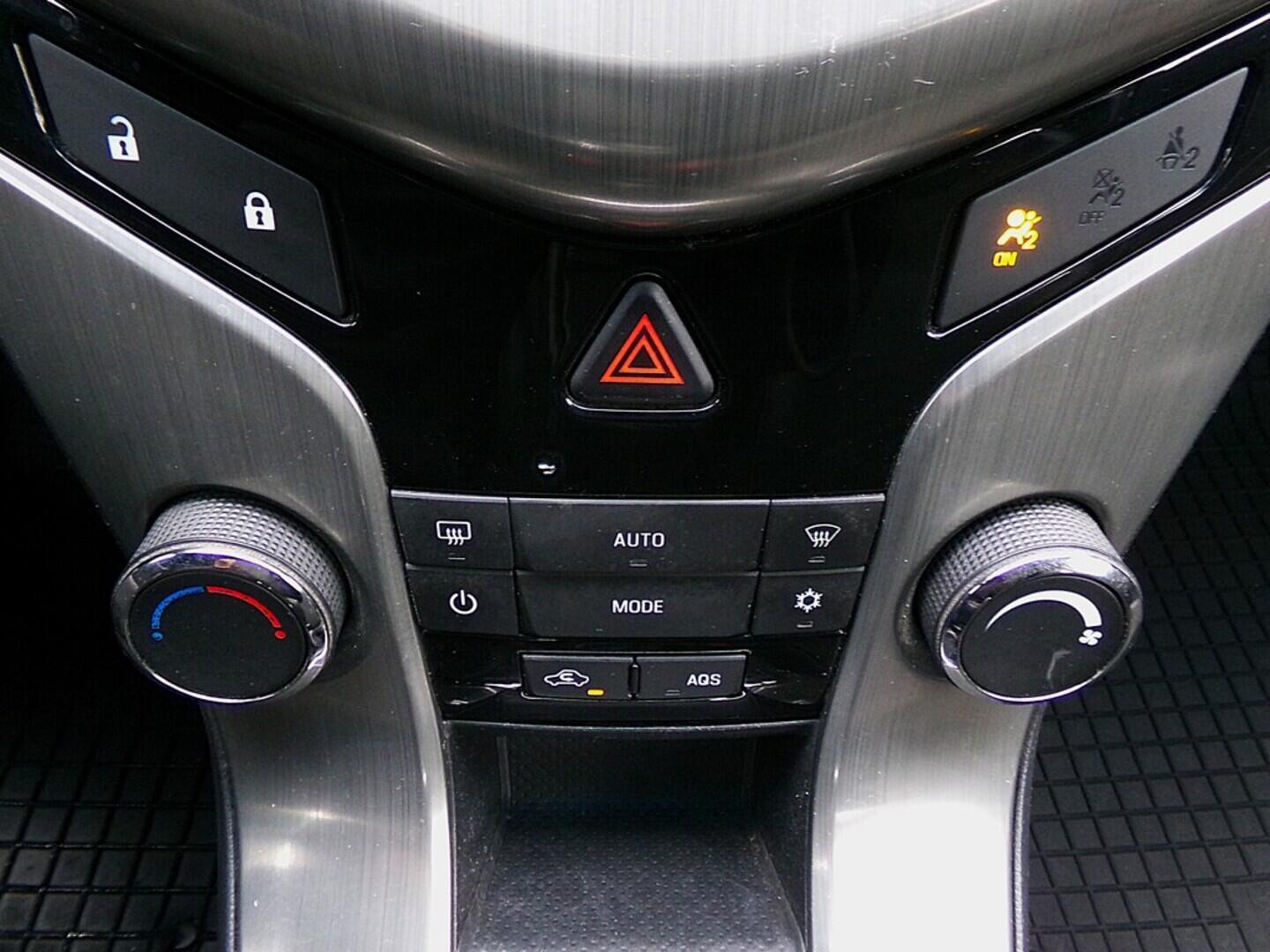 O419V07855_28.webp_CRUZE  1.4  103 kW manuál