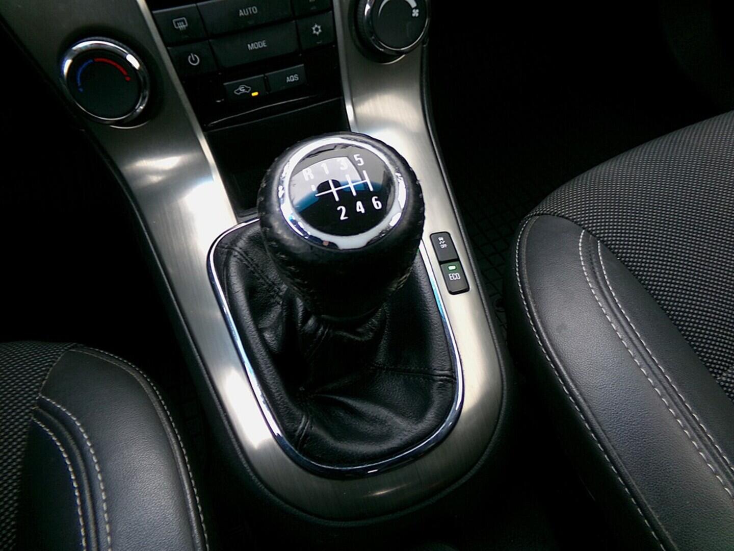 O419V07855_29.webp_CRUZE  1.4  103 kW manuál