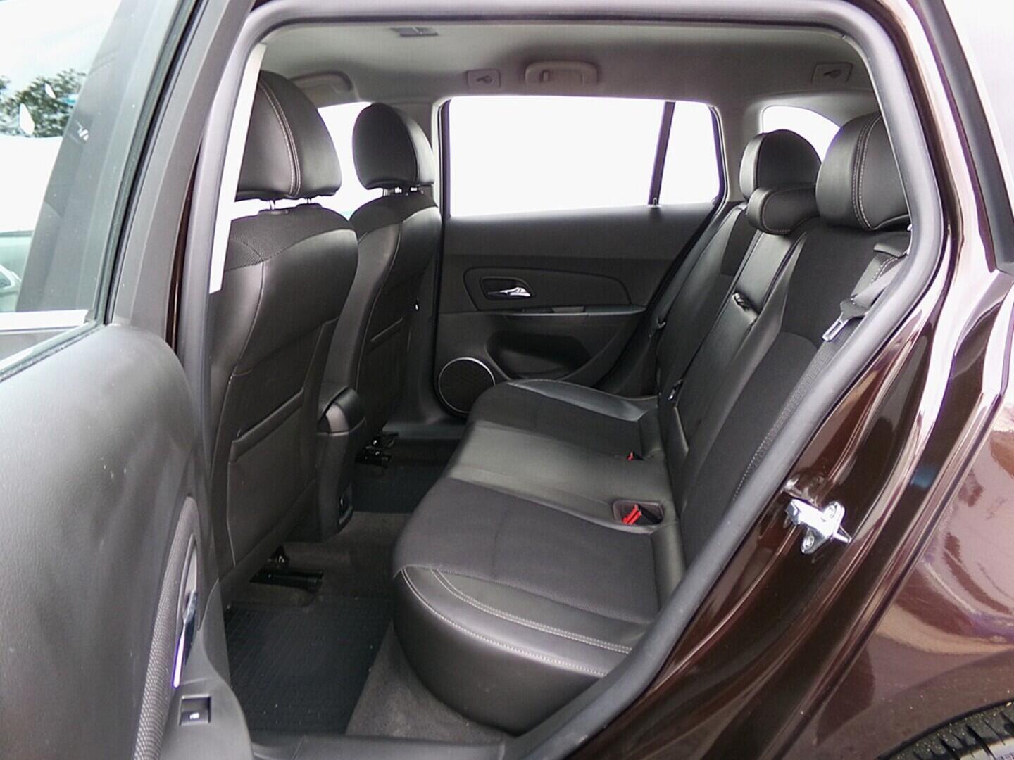 O419V07855_30.webp_CRUZE  1.4  103 kW manuál