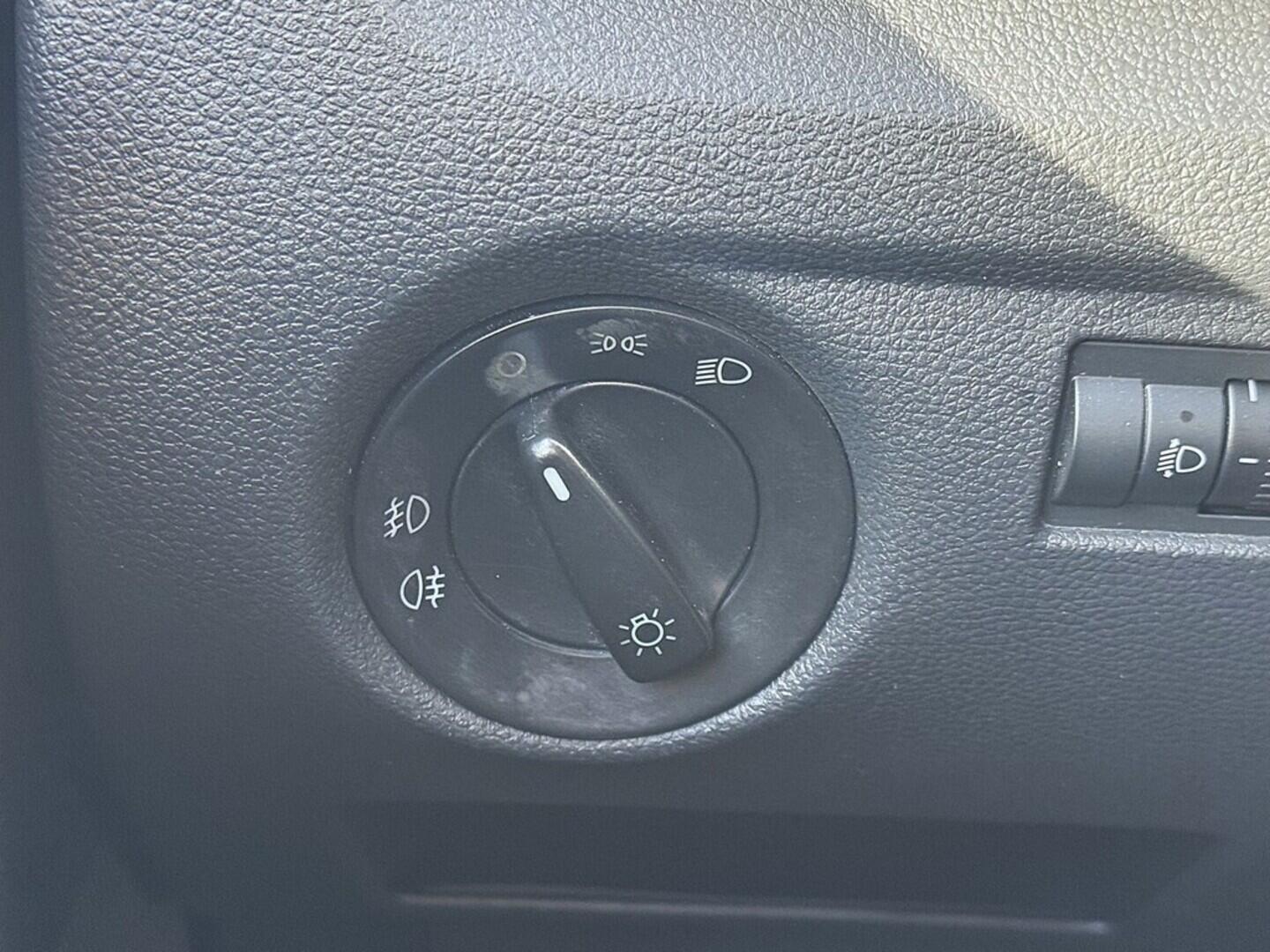 O419V07857_23.webp_FABIA Ambiente 1.2 HTP 51 kW manuál