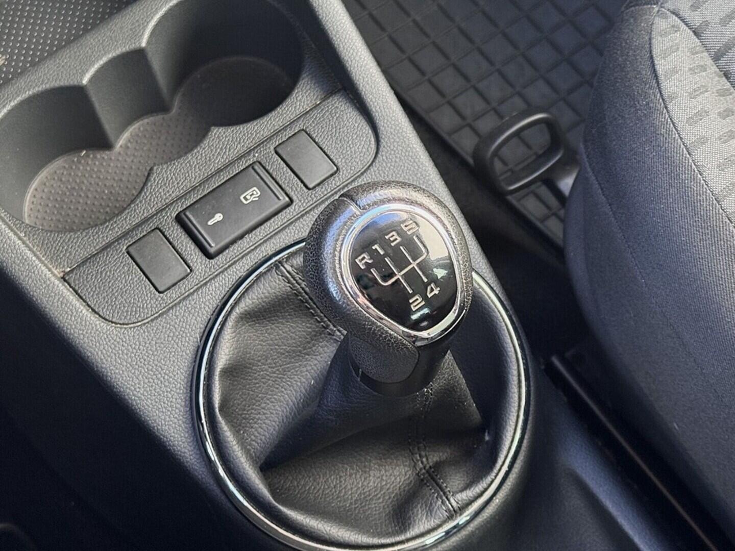 O419V07857_28.webp_FABIA Ambiente 1.2 HTP 51 kW manuál