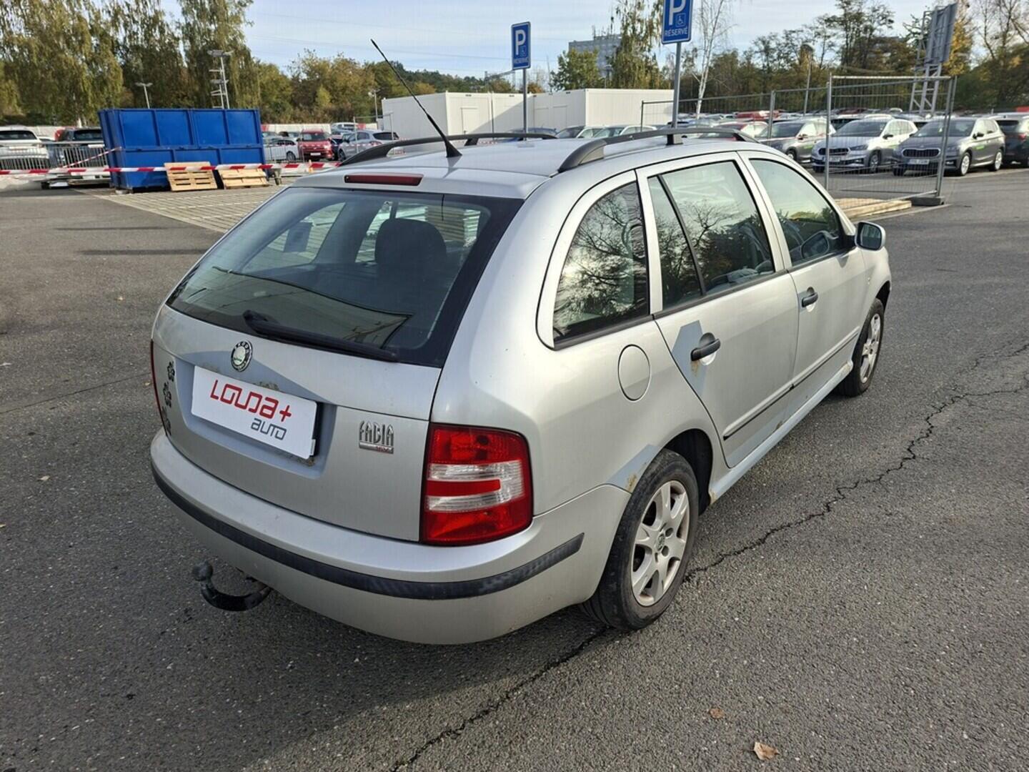 O419V07858_11.webp_FABIA Ambiente 1.4 MPI 74 kW manuál