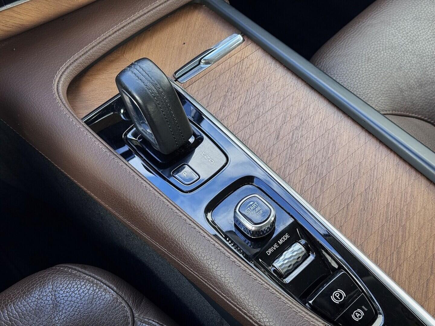 O419V07859_28.webp_XC90  2.0  173 kW automat, DPH