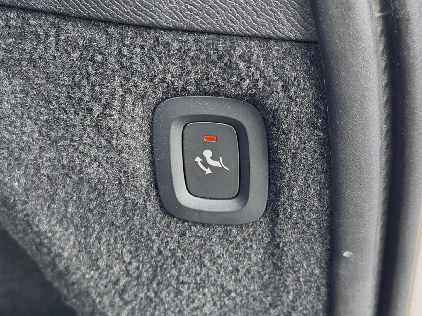 O419V07859_31.webp_XC90  2.0  173 kW automat, DPH