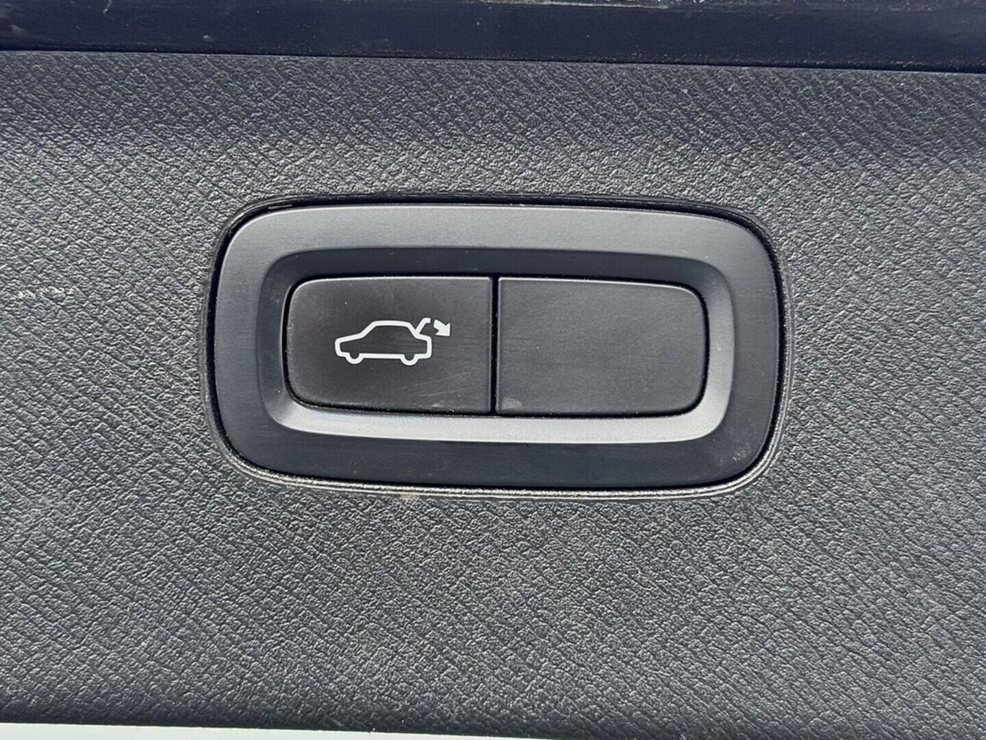 O419V07859_32.webp_XC90  2.0  173 kW automat, DPH